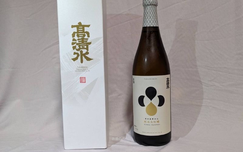 高清水 純米大吟醸の化粧箱・酒瓶・ラベル