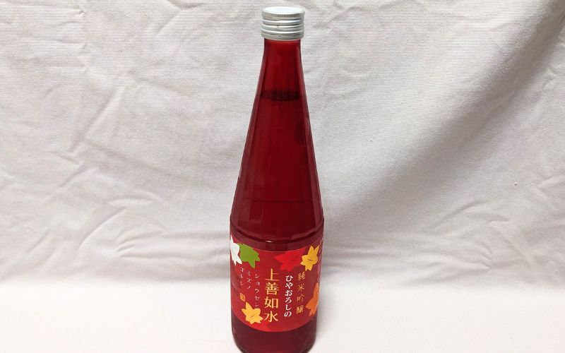 ひやおろしの上善如水 純米吟醸の酒瓶とラベル