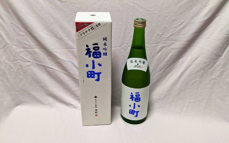 秋田県の地酒、木村酒造の日本酒「純米吟醸 福小町」の化粧箱と酒瓶(720mi)
